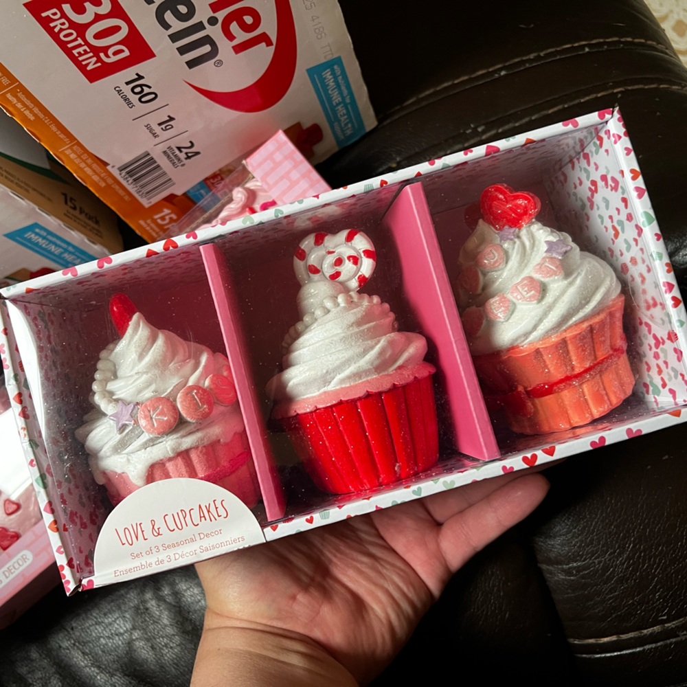 LOVE AND CUPCAKES CUPCAKE TRIO